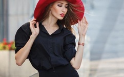 动漫美女被袭胸